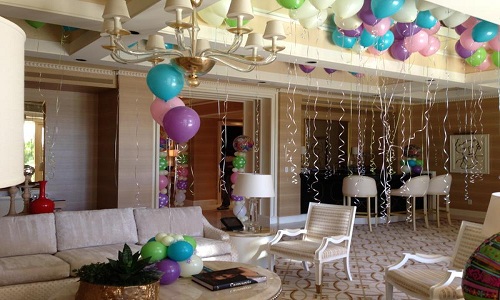 Salle remplie de ballons